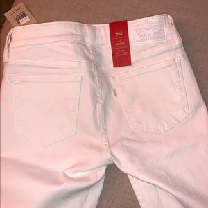Levi’s white skinny jeans